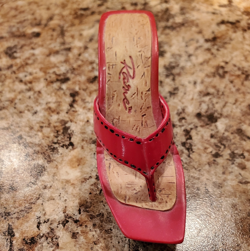 JUST THE RIGHT SHOE "Cherry Bomb"